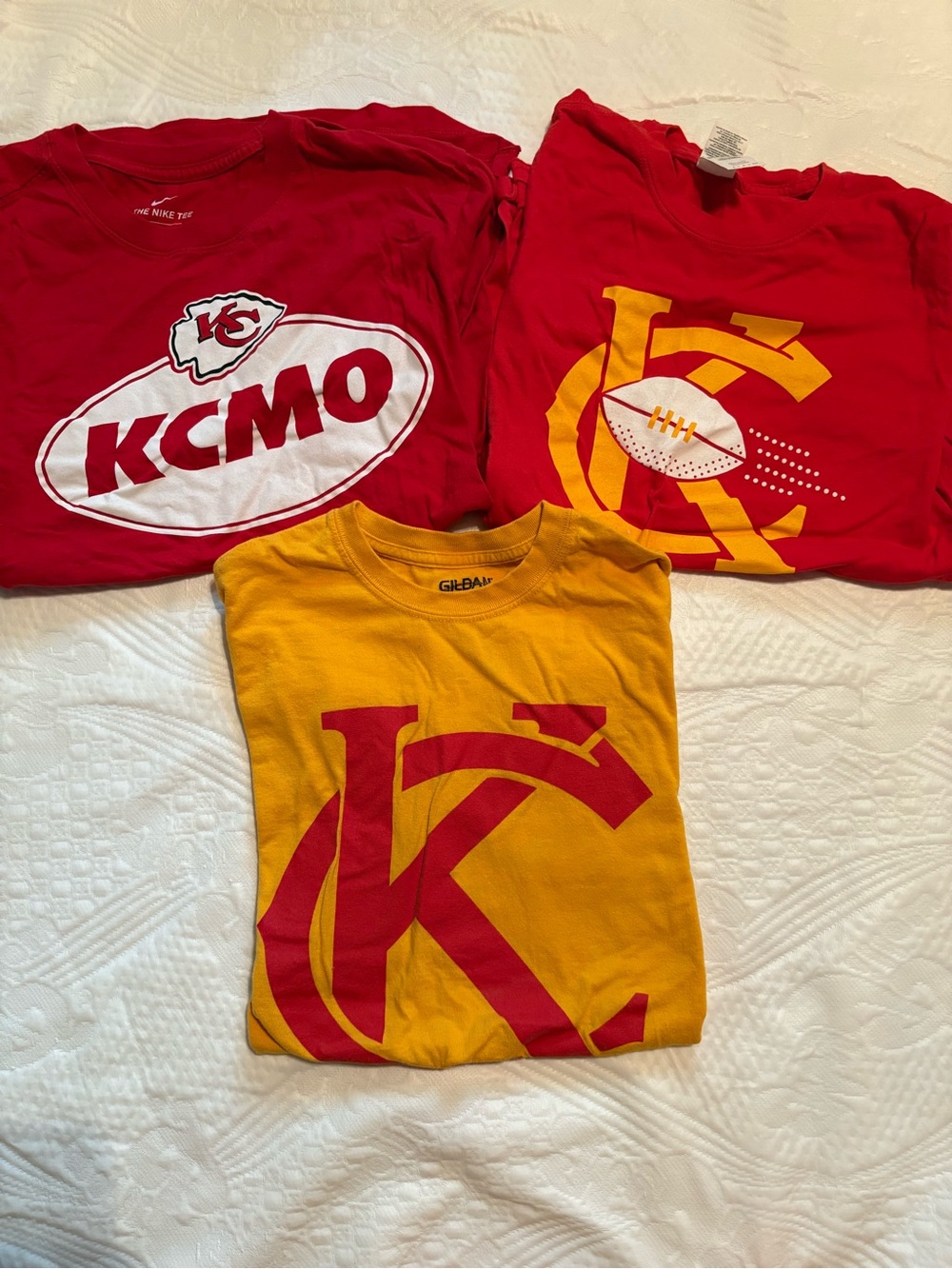 Kansas City Chiefs T-Shirt Bundle Size Small Football Tees Lot of 3 Pack